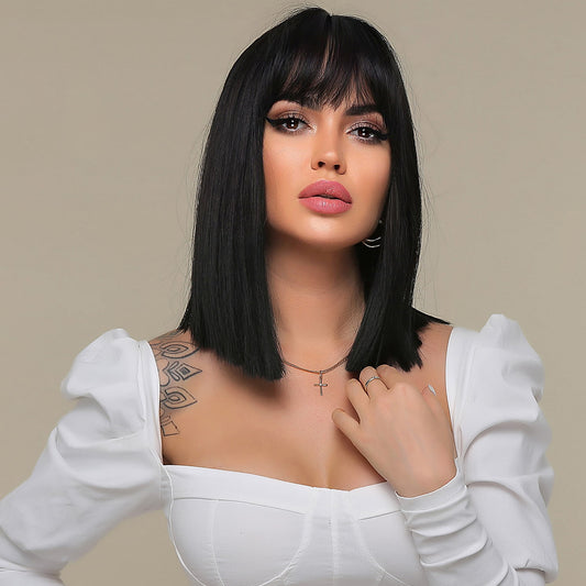 Perruque Synthetique Haute Résistance Bobo Raide Noir Avec Frange 35cm