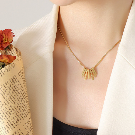 Collier à chaîne en forme d'éventail