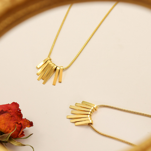 Collier à chaîne en forme d'éventail