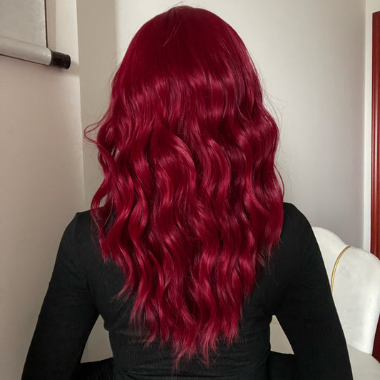 Perruque Haute Tolerance Ondulé Bordeaux Avec Frange Synthetique 55cm