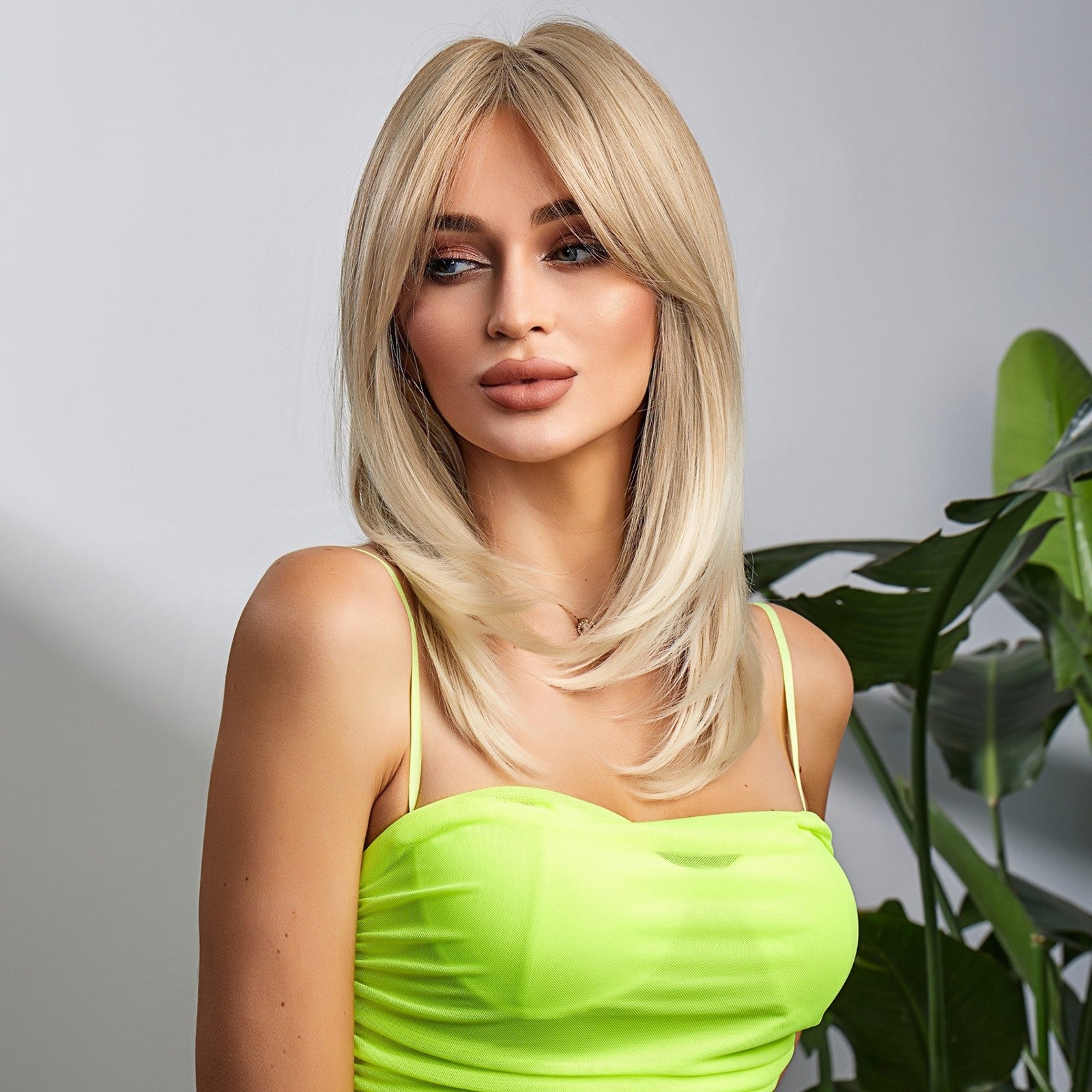 Perruque Haute Tolerance Raide Blonde Miel Synthetique 50cm